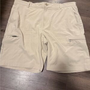 Izod Men's Beige Cargo Shorts